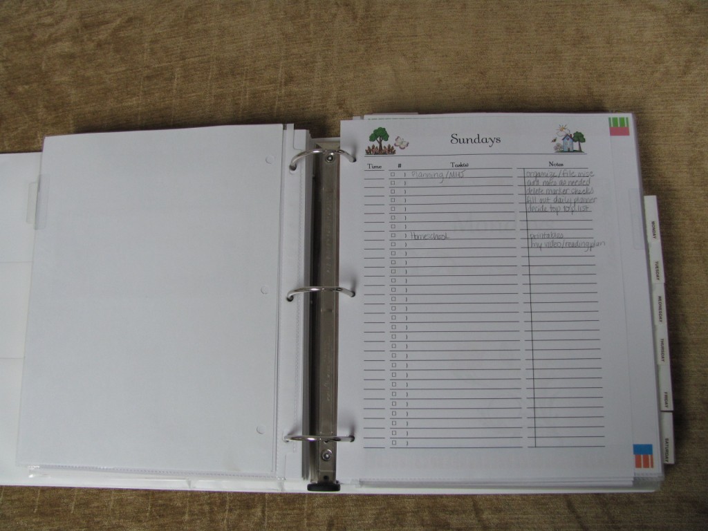 Make a Household Planner for Mom Notebook: Daily Checklists